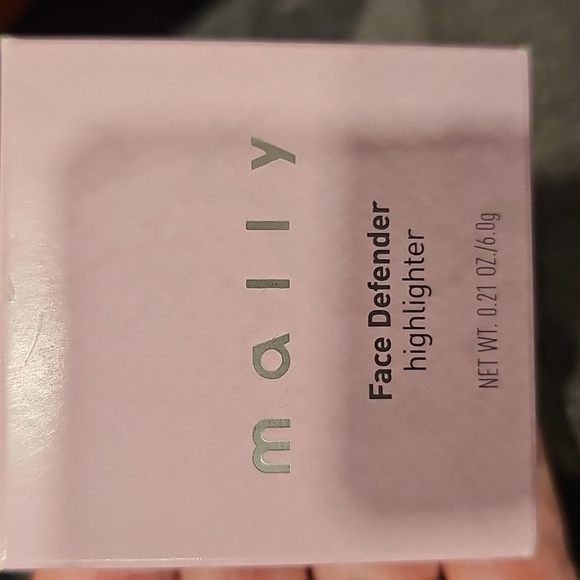 Mally Beauty Face Defender Highlighter "Gorgois Glow Lite'r" NIB - Picture 4 of 8